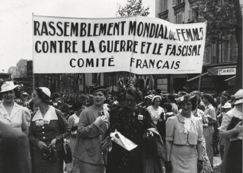 Image d'une manifestation de membres du comité mondial des femmes contre la guerre et le fascisme