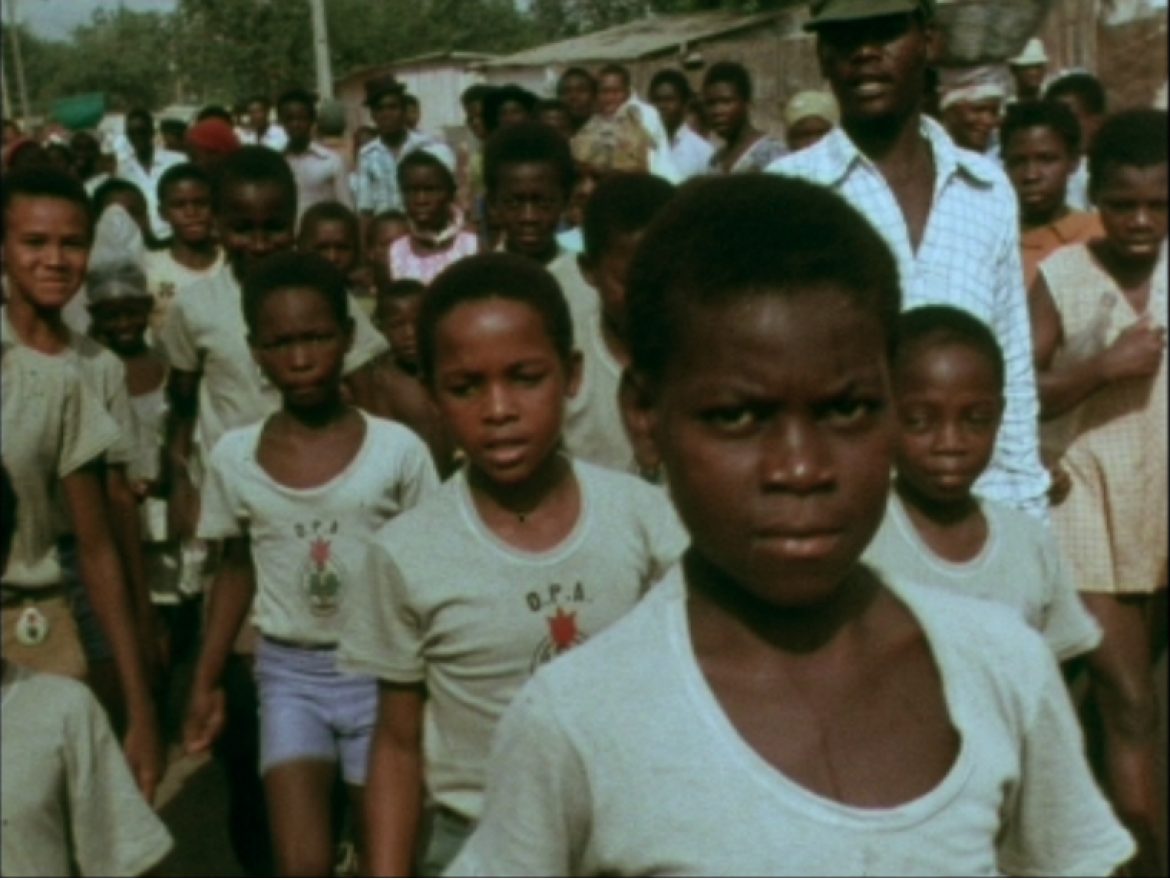 Projection de "Guerre du peuple en Angola" (collectif, 1975)
