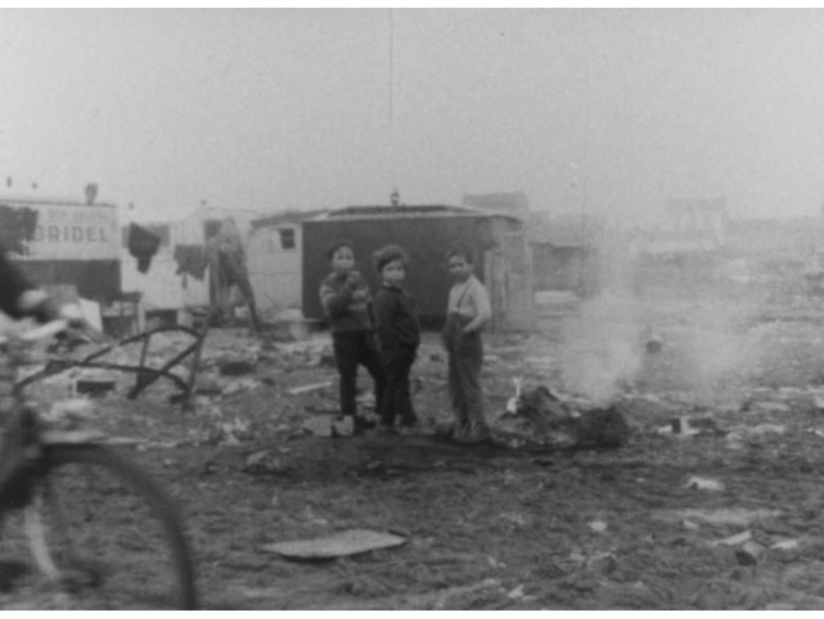 Projection du documentaire "Les immigrés en France - le logement" (Robert Bozzi, 1970)