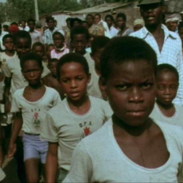 Projection de "Guerre du peuple en Angola" (collectif, 1975)