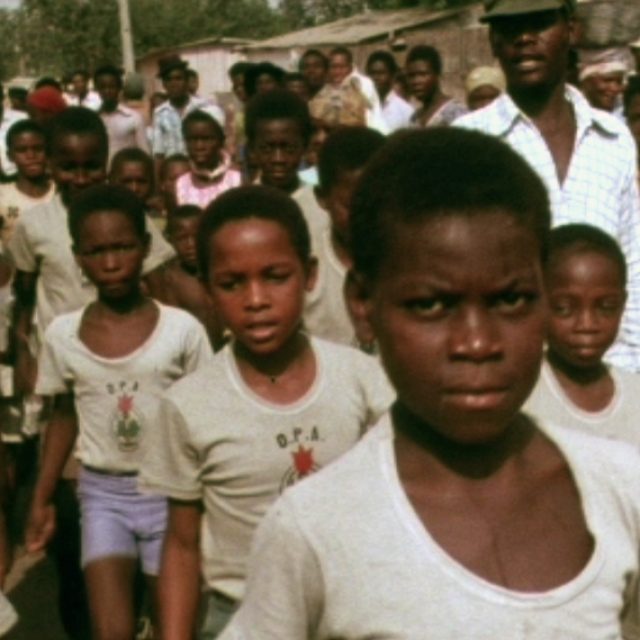 Projection de Guerre du peuple en Angola (réalisation collective, 1975)