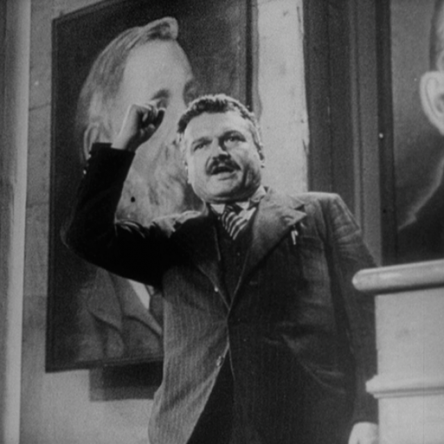 Diffusion d'un extrait de "La Vie est à nous" (Réalisation sous la direction de Jean Renoir, 1936)